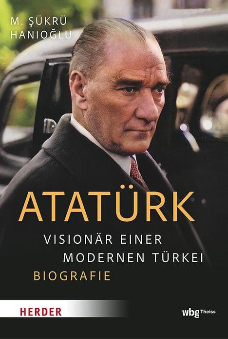 "Atatürk: Visionär einer modernen Türkei. Biografie." Porträt eines ernst blickenden Mannes im Anzug vor einem Auto.