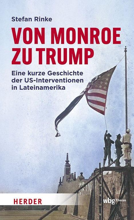 "Von Monroe zu Trump: Eine kurze Geschichte der US-Interventionen in Lateinamerika." Soldaten hissen US-Flagge.