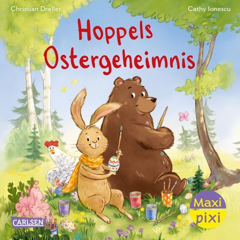 Text: Hoppels Ostergeheimnis. Ein Hase und ein Bär bemalen im Freien Ostereier, umgeben von Bäumen und Blumen.