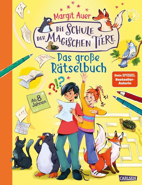 "Margit Auer, Die Schule der magischen Tiere, Das große Rätselbuch, ab 8 Jahren." Illustration: Kinder mit Tieren, fröhlich.
