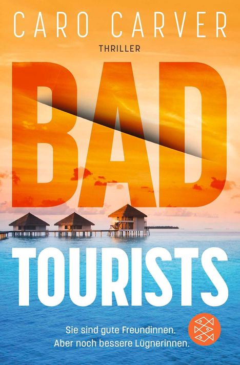 Text: "Caro Carver, Thriller, BAD TOURISTS. Sie sind gute Freundinnen. Aber noch bessere Lügnerinnen."  
Kleine Hütten über dem Meer bei Sonnenuntergang.