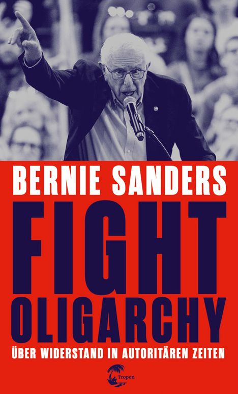 "BERNIE SANDERS FIGHT OLIGARCHY. ÜBER WIDERSTAND IN AUTORITÄREN ZEITEN." Mensch spricht leidenschaftlich am Mikrofon.