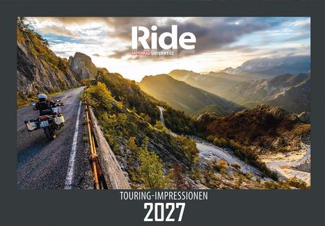 „Ride - Motorrad unterwegs, TOURING-IMPRESSIONEN 2027“. Ein Motorrad auf einer Bergstraße bei Sonnenuntergang.