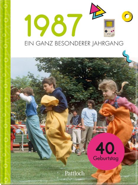 "1987, ein ganz besonderer Jahrgang. 40. Geburtstag." Kinder hüpfen in Säcken, Hintergrund Bäume und Zuschauer.