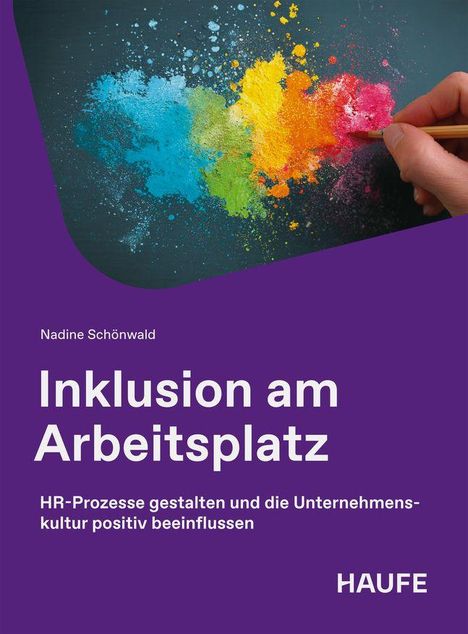 Text: "Nadine Schönwald, Inklusion am Arbeitsplatz, HR-Prozesse gestalten und die Unternehmenskultur positiv beeinflussen, HAUFE." Oben eine Hand mit einem Stift, die bunte Kreidefarben in Blau, Grün, Gelb, Orange und Rot verteilt.