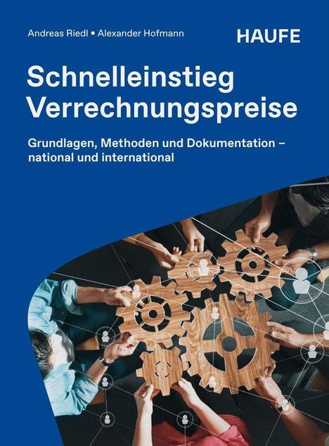 Titel: "Schnelleinstieg Verrechnungspreise". Bild zeigt Hände, die Zahnräder formen.