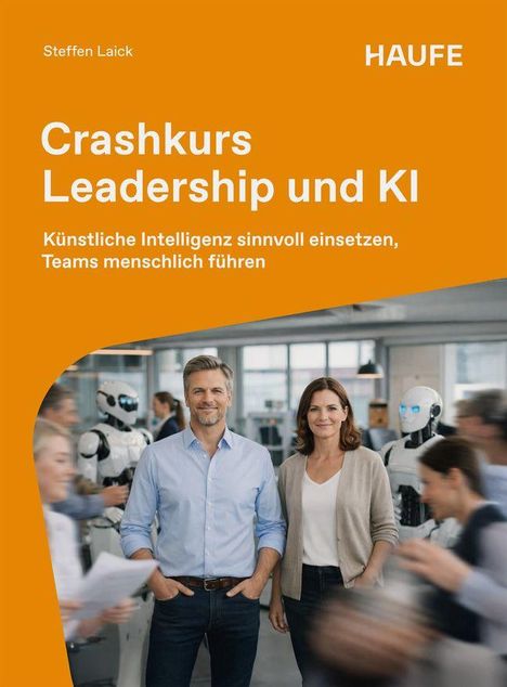 "Crashkurs Leadership und KI" steht oben. Zwei lächelnde Personen vor Robotern in einem modernen Büro.
