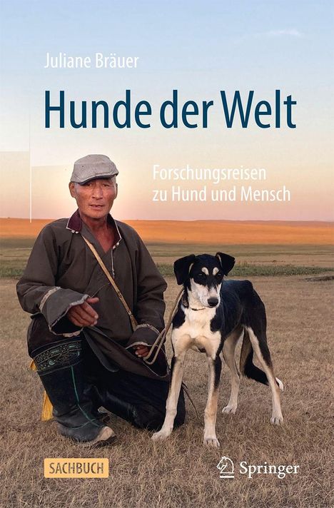 Juliane Bräuer, Hunde der Welt. Forschungsreisen zu Hund und Mensch. Mann in traditioneller Kleidung mit Hund in Steppe.