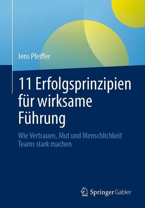 "11 Erfolgsprinzipien für wirksame Führung" von Jens Pfeiffer. Blaues Cover, Sonnenkreise oben rechts. Springer Gabler Logo unten.