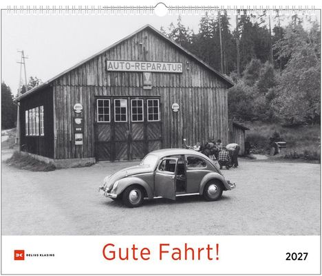 "Gute Fahrt! 2027" zeigt einen Oldtimer vor einer Holzwerkstatt mit dem Schild "Auto-Reparatur" in ländlicher Umgebung.