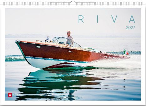 RIVA 2027. Ein elegantes Motorboot gleitet auf ruhigem Wasser, gesteuert von einer Person.