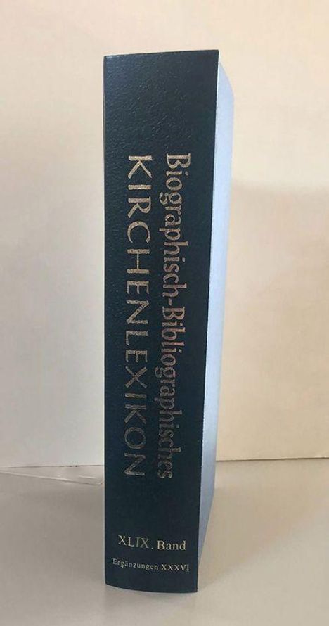 Buchrücken eines Lexikons mit goldener Schrift: "Biographisch-Bibliographisches Kirchenlexikon", "XLIX. Band", "Ergänzungen XXXVI".