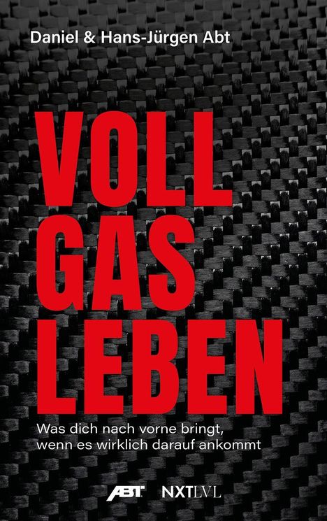 "Voll Gas Leben" in großem roten Text. Strukturierter, dunkler Hintergrund. Logos von "ABT" und "NXTLVL" am unteren Rand.