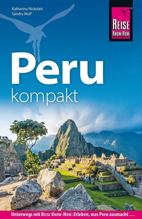 "Peru kompakt" mit Machu Picchu im Hintergrund, Logo oben rechts, blauer Himmel und grüne Landschaft mit alten Ruinen.