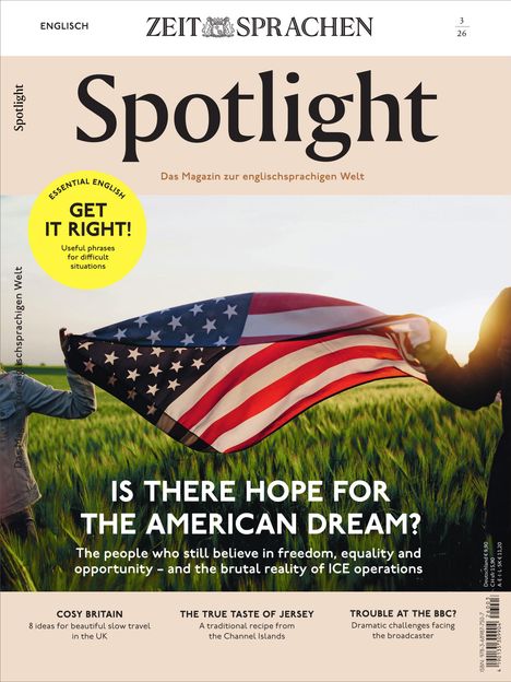 "Spotlight: Magazin zur englischsprachigen Welt. Titel: 'Is there hope for the American Dream?' USA-Flagge über Feld gehalten."
