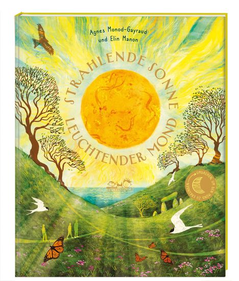 „STRAHLENDE SONNE, LEUCHTENDER MOND“ in geschwungener Schrift, naturreiche Landschaft mit Sonne, Bäumen und Tieren.