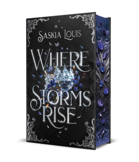 "Saskia Louis, Where Storms Rise" in stilisierter Schrift auf einem kunstvoll verzierten Buchcover mit floralen Mustern.