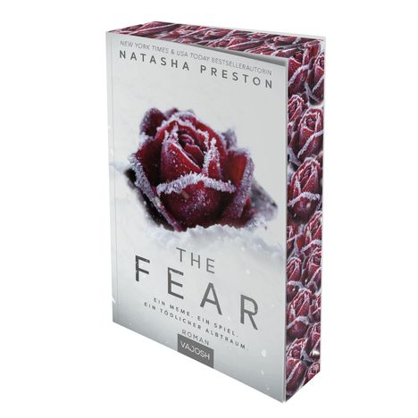 Titel: "THE FEAR". Text oben: "NATASHA PRESTON". Unten: "Ein Meme, ein Spiel. Ein tödlicher Albtraum. ROMAN VAJOSH". Rote Rose im Schnee.