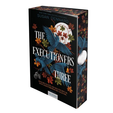 "The Executioners Three" bei Nacht, mit blauem Vogel, Herbstblättern und Vollmond. Eine Rivalität, ein Blutschwur.