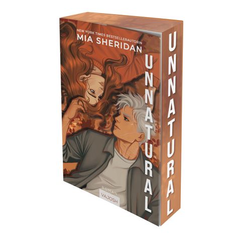 Der Text „UNNATURAL“ ist mehrfach sichtbar, darüber „MIA SHERIDAN“. Eine Illustration zeigt zwei Personen, die einander anblicken.