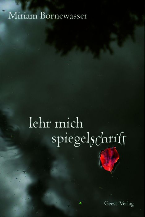 Buchcover: "lehr mich spiegelschrift". Oben steht: Miriam Bornewasser. Unten: Geest-Verlag. Ein rotes Blatt schwimmt im Wasser.