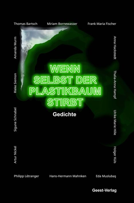 „WENN SELBST DER PLASTIKBAUM STIRBT“ in grüner Leuchtschrift auf schwarzem Hintergrund, umgeben von Namen. Gedichte.