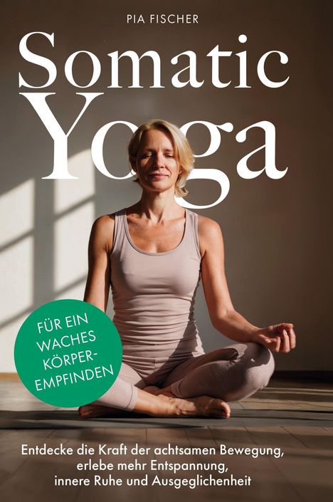 "Somatic Yoga: Entdecke die Kraft der achtsamen Bewegung." Frau in Meditationshaltung, entspannt auf Yogamatte.