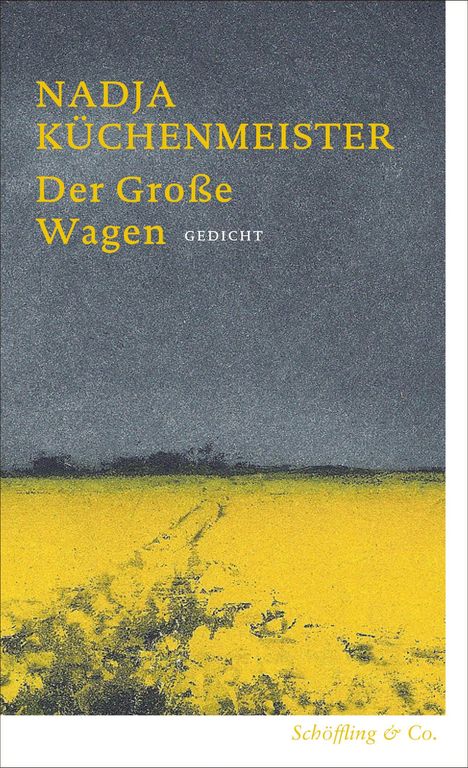 "NADJA KÜCHENMEISTER Der Große Wagen GEDICHT". Unten gelbe Landschaft unter grauem Himmel.