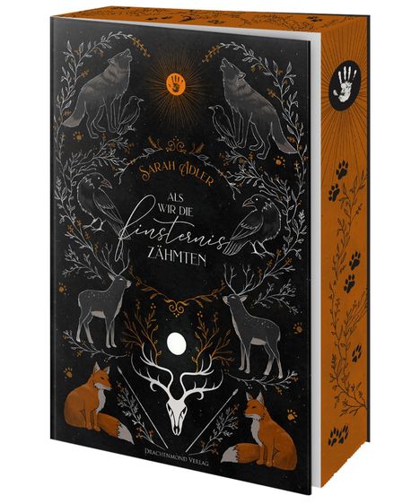 Buchcover: "Sarah Adler. Als wir die Finsternis zähmten." Illustrationen von Wölfen, Raben, Hirschen, Füchsen und Pflanzen.