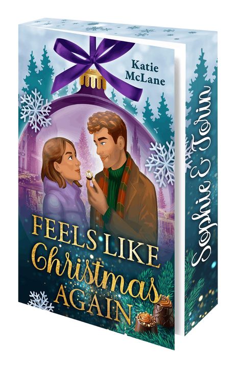 "Feels Like Christmas Again" von Katie McLane. Illustration: Paar unter Kugel, winterliches Dorf, Tannenbäume und Schneeflocken.