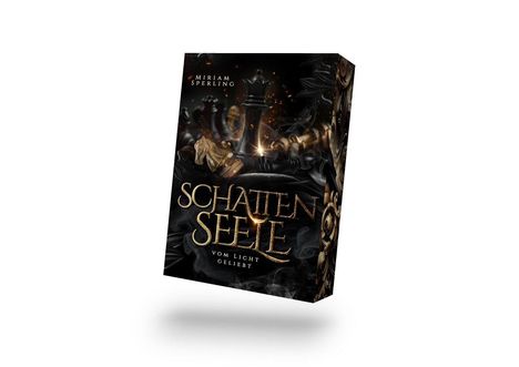 „SCHATTENSEELE – Vom Licht geliebt“ von Miriam Sperling. Dunkles, dramatisches Design mit Schachfiguren.