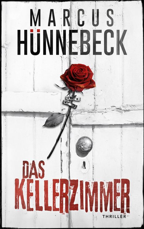 Text: "MARCUS HÜNNEBECK", "DAS KELLERZIMMER", "THRILLER". Rot-weiße Tür mit roter Rose und Vorhängeschloss.