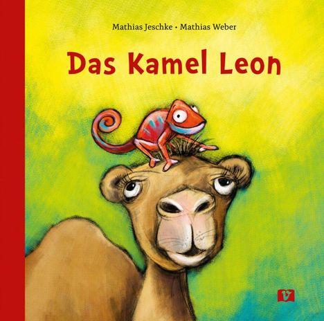 „Das Kamel Leon“ in roter Schrift auf gelbem Hintergrund. Ein Kamel mit einem bunten Chamäleon auf dem Kopf.