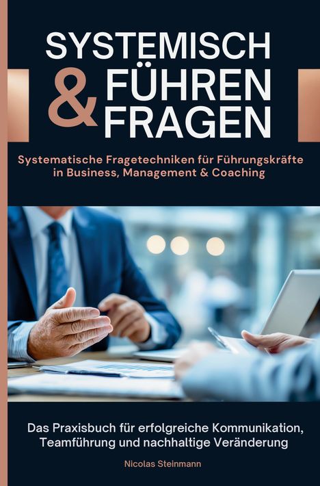 Buchcover mit Titel: "SYSTEMISCH FÜHREN & FRAGEN". Zwei Hände im Gespräch über einem Tisch mit Dokumenten.