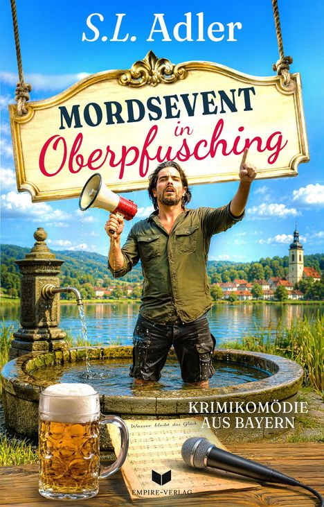 Titel: „Mordsevent in Oberpfusching“. Ein Mann steht mit Megafon in einem Brunnen vor ländlicher Kulisse mit Kirche.