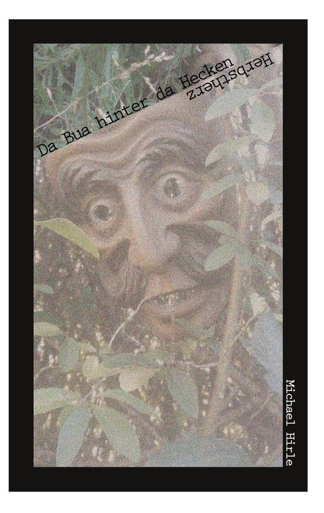 Text: "Da Bua hinter da Hecken" und "Herbstherz". Gesicht eines Mannes, versteckt zwischen Pflanzen und Blättern.