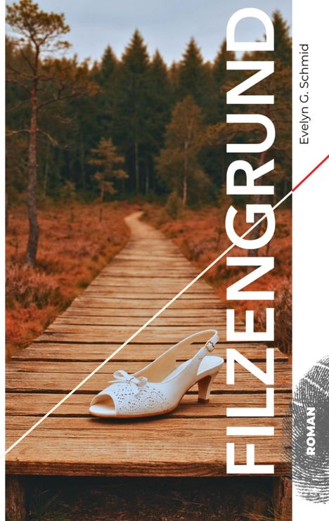 "FILZENGRUND" und "Evelyn C. Schmid" sind vertikale Texte. Ein Holzweg durch bewaldetes Gebiet und ein weißer Damenschuh.