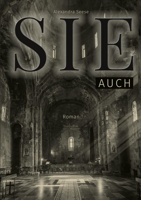 "SIE AUCH - Alexandra Seese. Roman. Innere einer alten Kirche, Lichtstrahlen durch Fenster, mystische Atmosphäre."