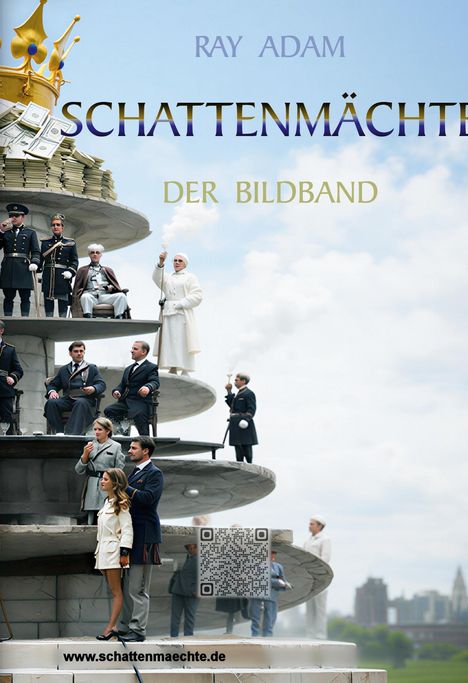 „Ray Adam: Schattenmächte, Der Bildband“. Menschen auf einer mehrstufigen Plattform, oben Geldstapel, unten ein QR-Code.