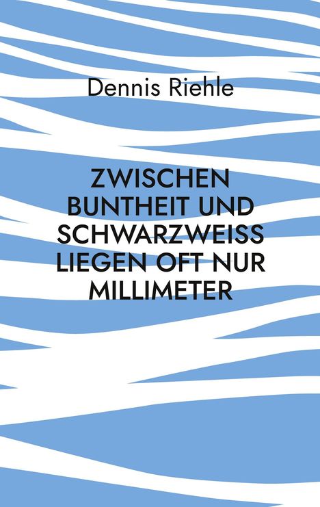 Text: "Dennis Riehle. ZWISCHEN BUNTHEIT UND SCHWARZWEISS LIEGEN OFT NUR MILLIMETER." Hintergrund: blaue und weiße Streifen.