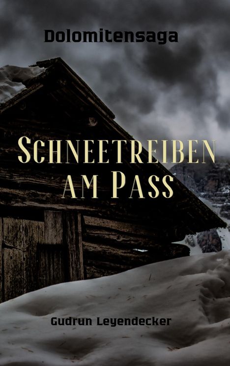 Text: "Dolomitensaga", "Schneetreiben am Pass", "Gudrun Leyendecker". Ein rustikales Holzhäuschen vor einem stürmischen Himmel.