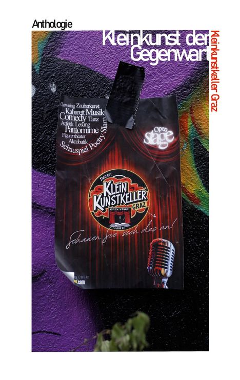 „Anthologie“, „Kleinkunst der Gegenwart“, „Kleinkunstkeller Graz“. Plakat mit Mikrofon und Bühne auf bunter Wand.