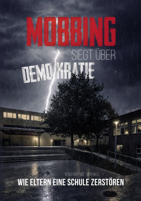 „Mobbing siegt über Demokratie. Wie Eltern eine Schule zerstören.“ Dunkle Schule, Blitz, Regen, bedrohliche Stimmung.