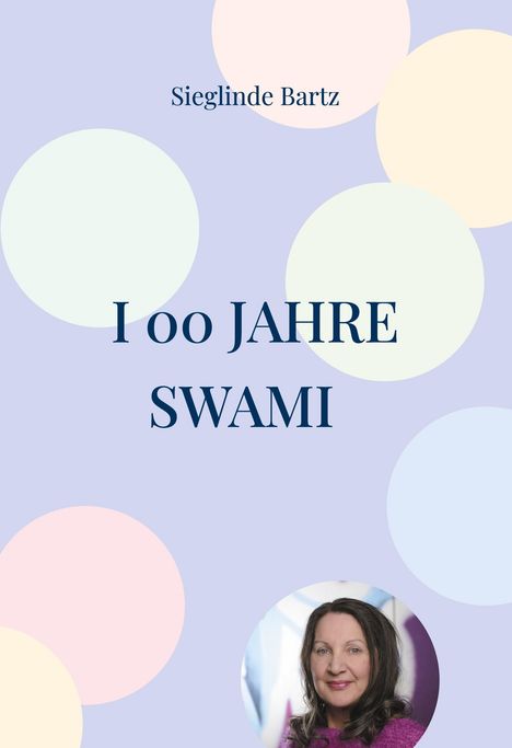 Text: "Sieglinde Bartz", "100 JAHRE SWAMI". Heller Hintergrund mit pastellfarbenen Kreisen und einem Porträt einer Frau.