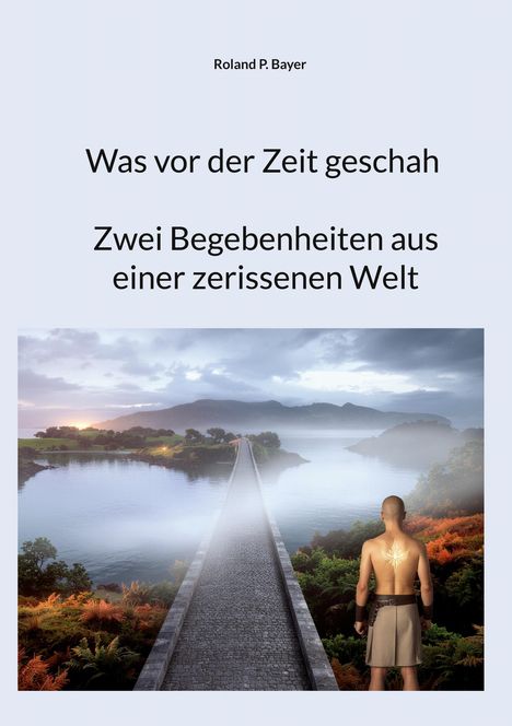 Text: "Was vor der Zeit geschah. Zwei Begebenheiten aus einer zerrissenen Welt." Ein Mann steht vor einer langen Brücke.