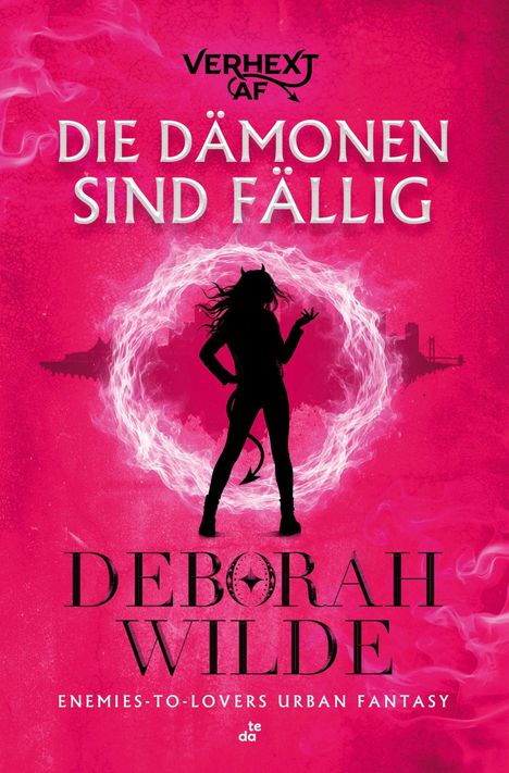 "Verhext AF: Die Dämonen sind fällig" von Deborah Wilde. Silhouette einer Frau mit Hörnern vor rosafarbener Kulisse.