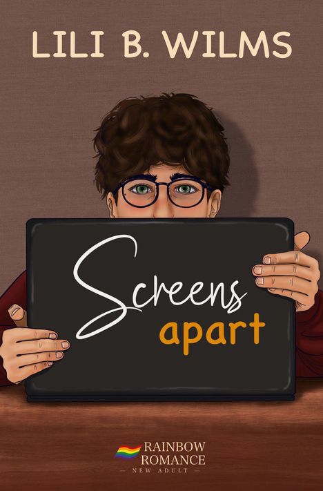 Texts: „LILI B. WILMS“, „Screens apart“, „RAINBOW ROMANCE NEW ADULT“. Illustration: Person mit Brille hinter Laptop.