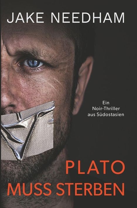 Titel: "PLATO MUSS STERBEN". Autor: "JAKE NEEDHAM". Untertitel: "Ein Noir-Thriller aus Südostasien". Gesicht mit Klebeband.