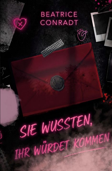 Text: "BEATRICE CONRADT. SIE WUSSTEN, IHR WÜRDET KOMMEN." Ein roter Briefumschlag mit Siegel, umgeben von Verzierungen.