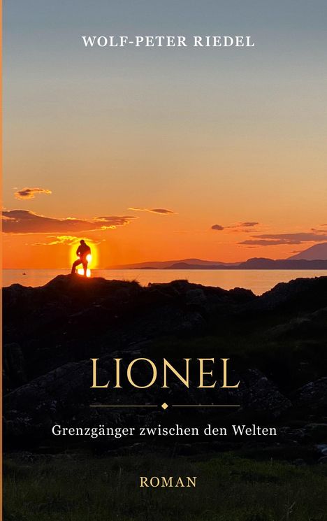 "Wolf-Peter Riedel, Lionel: Grenzgänger zwischen den Welten, Roman." Silhouette einer Person vor Sonnenuntergang.